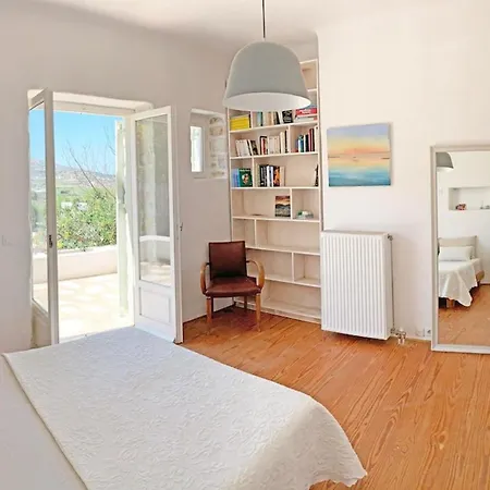 Joy In Ampelas Parikia (Paros)