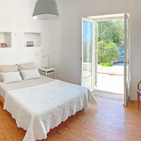 Joy In Ampelas * Parikia (Paros)