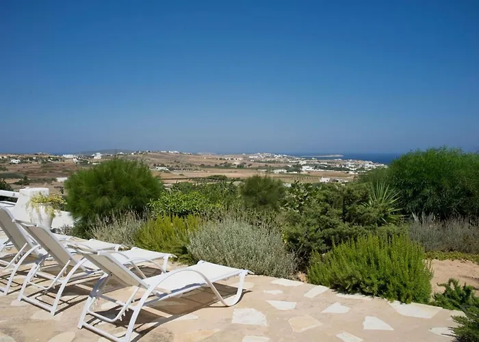 Joy In Ampelas Paros * Isterni (Paros)